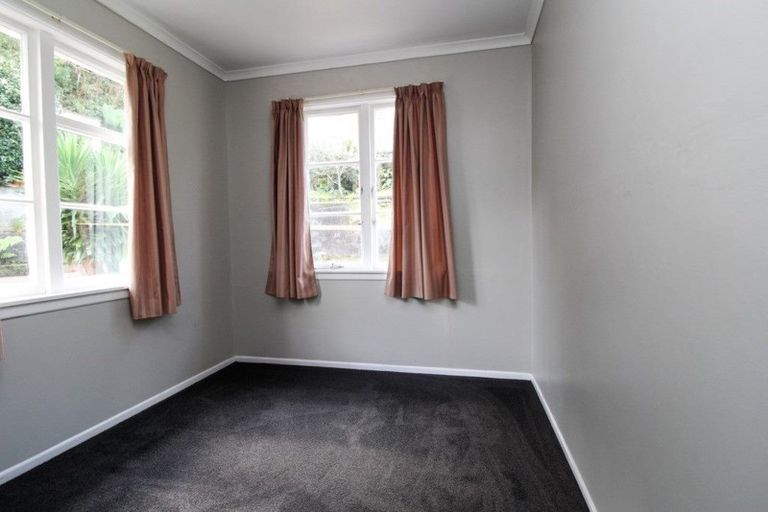 Photo of property in 59a Seaview Road, Marfell, New Plymouth, 4310