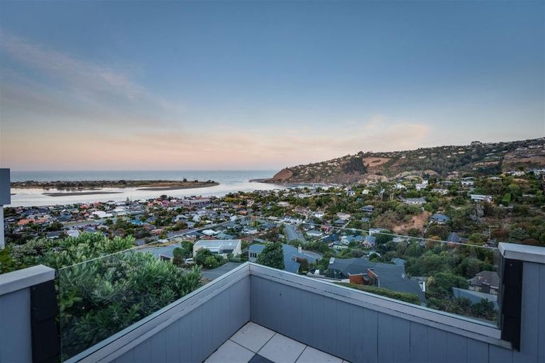 Photo of property in 25 Challenger Lane, Redcliffs, Christchurch, 8081