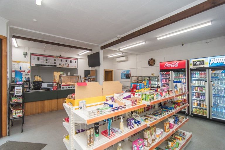 Photo of property in 32 Waimate Highway, Makikihi, Waimate, 7978