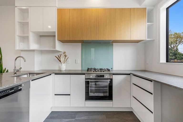 Photo of property in 43b Fitzherbert Avenue, West Harbour, Auckland, 0618