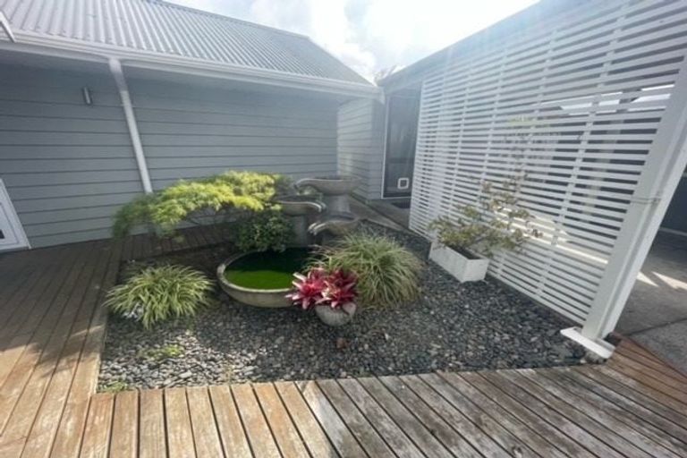 Photo of property in 2/11 Parramatta Place, Botany Downs, Auckland, 2010
