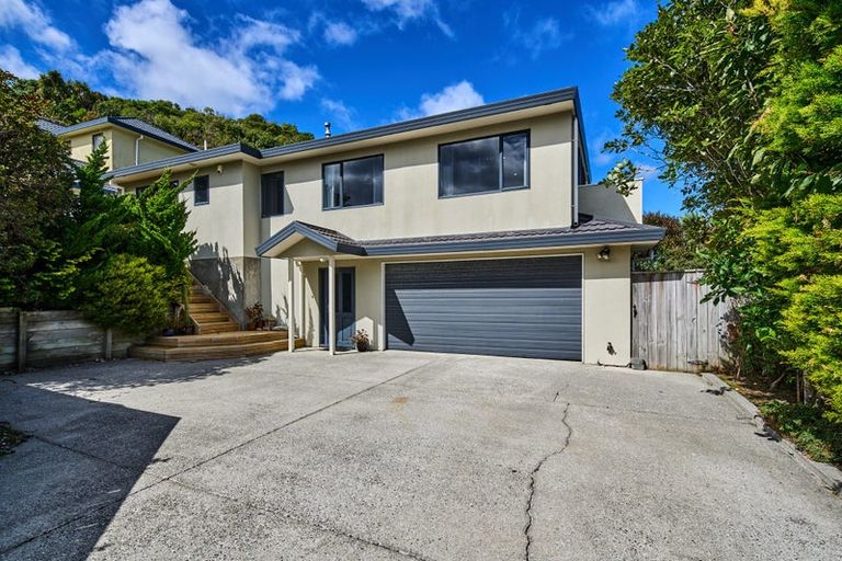Photo of property in 22 Domanski Crescent, Owhiro Bay, Wellington, 6023