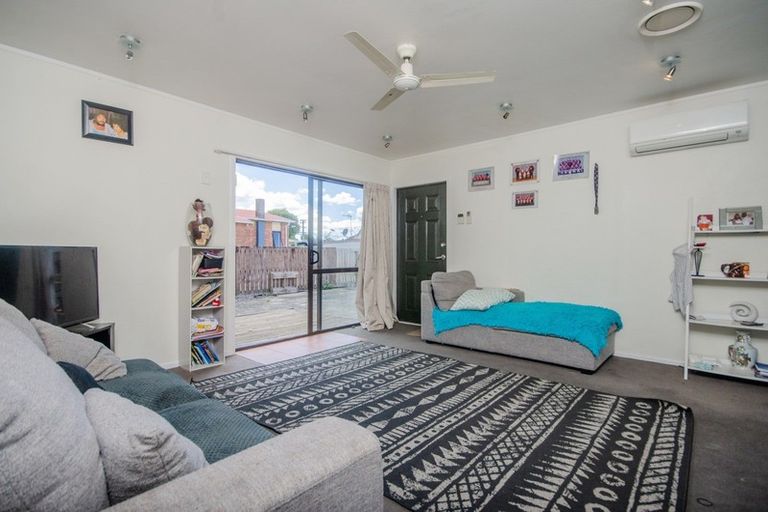 Photo of property in 2/22 Cosgrave Road, Papakura, 2110