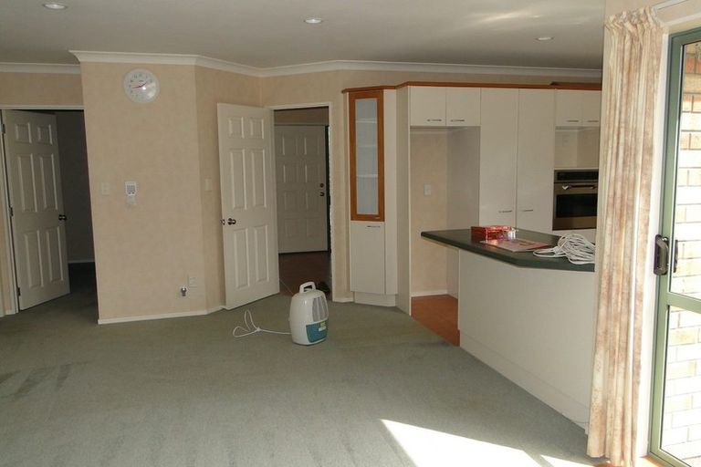 Photo of property in 8 Attymon Lane, East Tamaki, Auckland, 2016