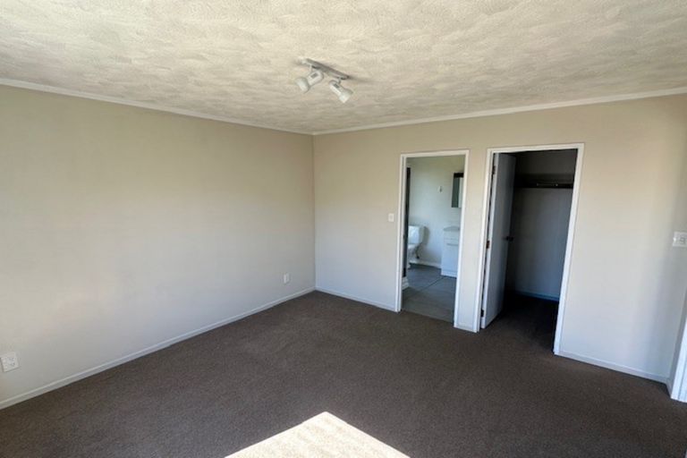 Photo of property in 26 Miriam Corban Heights, Henderson, Auckland, 0612