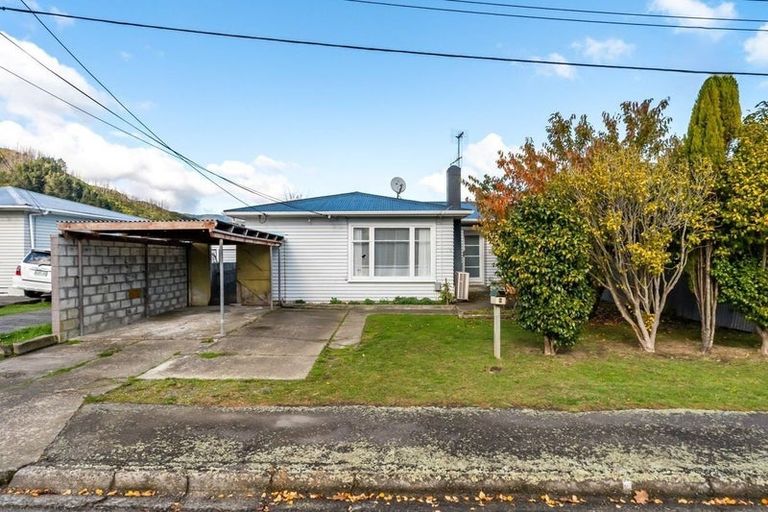 Photo of property in 5 Bythell Street, Wainuiomata, Lower Hutt, 5014