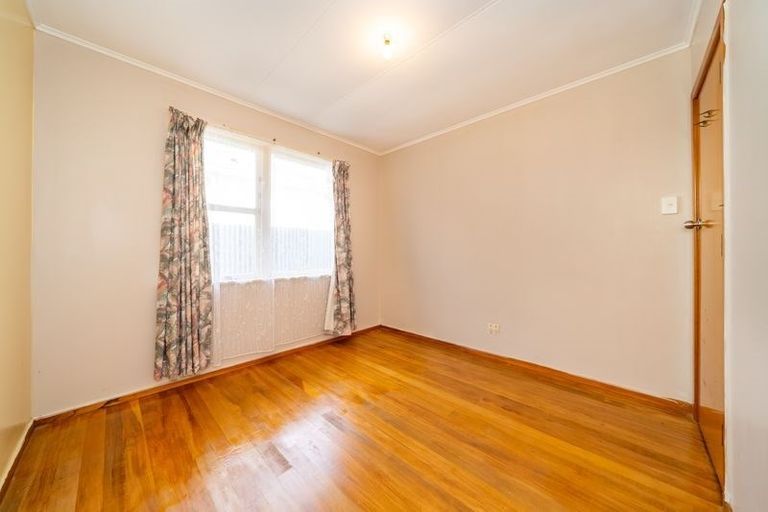 Photo of property in 39 Levant Street, Cannons Creek, Porirua, 5024