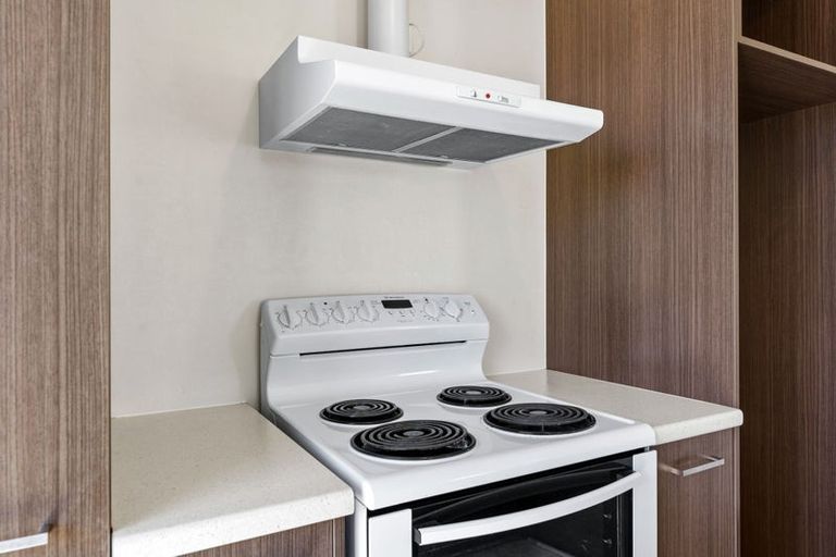 Photo of property in 13a Springs Road, Parakai, 0830