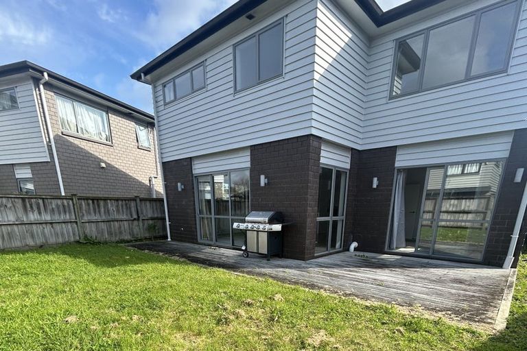 Photo of property in 25 Bordeaux Parade, Te Atatu South, Auckland, 0610