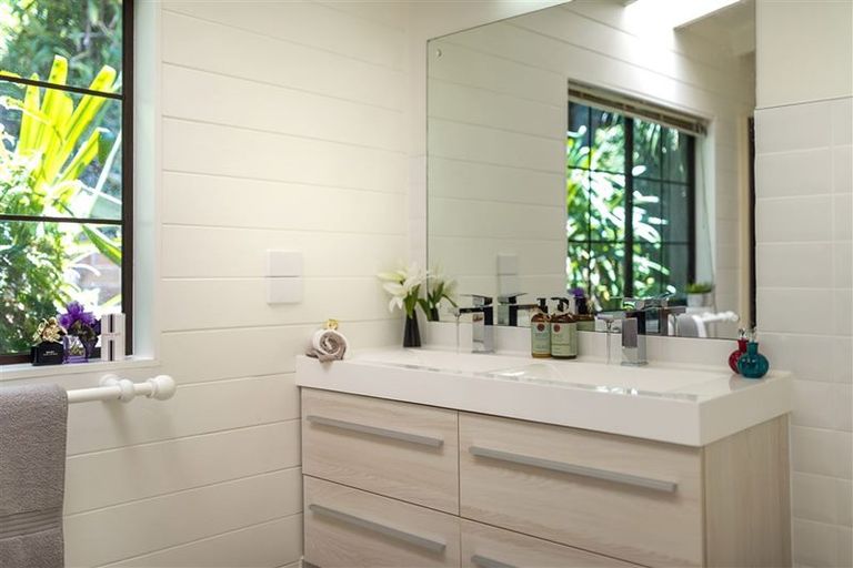 Photo of property in 651 East Coast Road, Browns Bay, Auckland, 0630