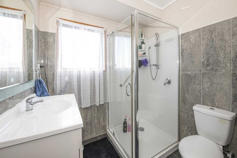 Photo of property in 33 Everglade Drive, Goodwood Heights, Auckland, 2105