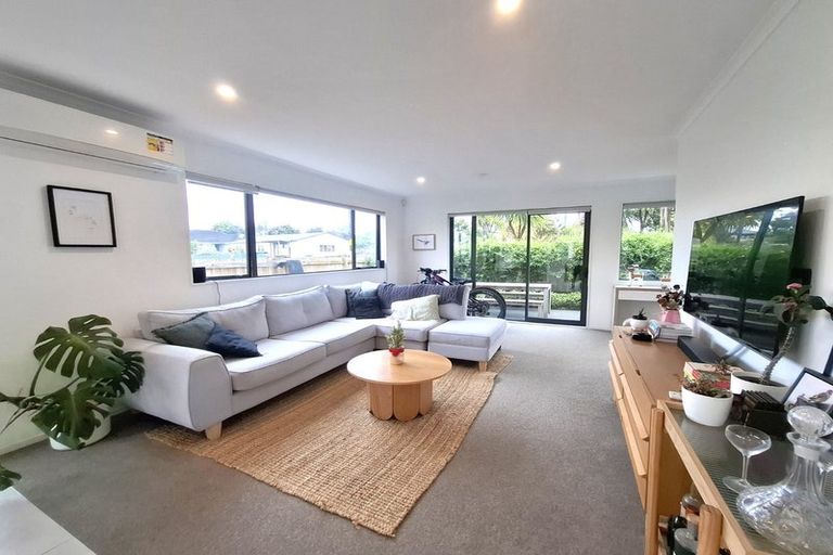 Photo of property in 10a Titoki Street, Te Atatu Peninsula, Auckland, 0610