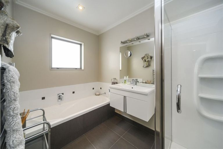 Photo of property in 25 Rosalie Terrace, Kelvin Grove, Palmerston North, 4414