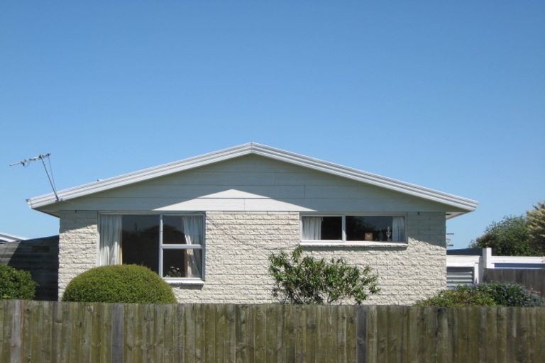 Photo of property in 19 Denniston Crescent, Redwood, Christchurch, 8051