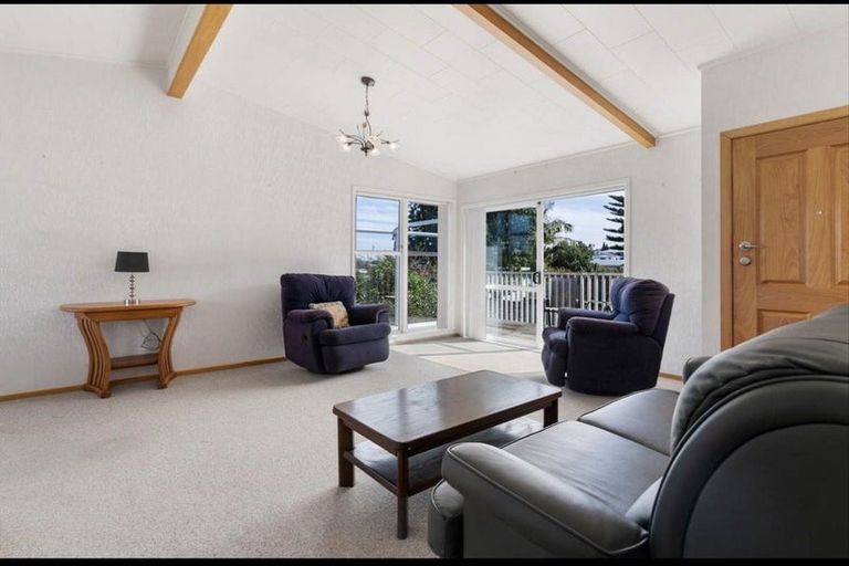 Photo of property in 19 Carole Crescent, Pakuranga, Auckland, 2010