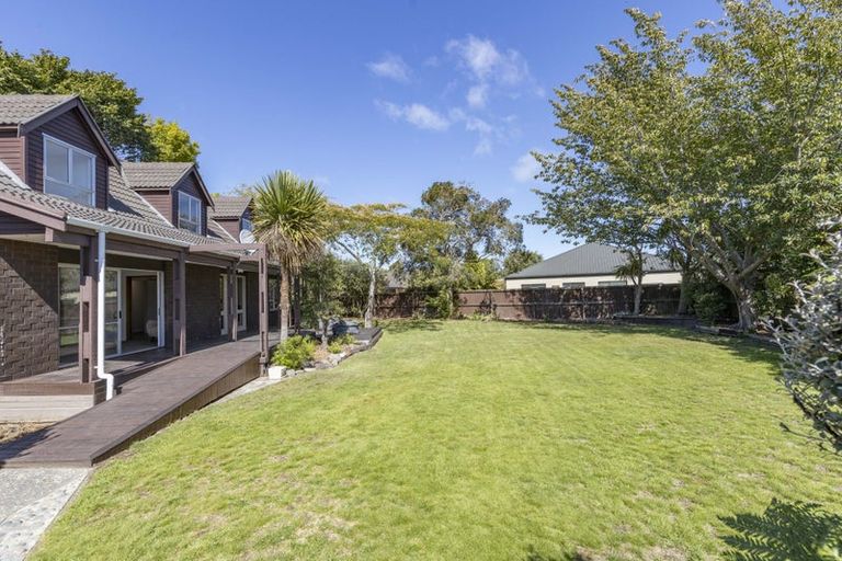 Photo of property in 11a Sequoia Place, Parklands, Christchurch, 8083