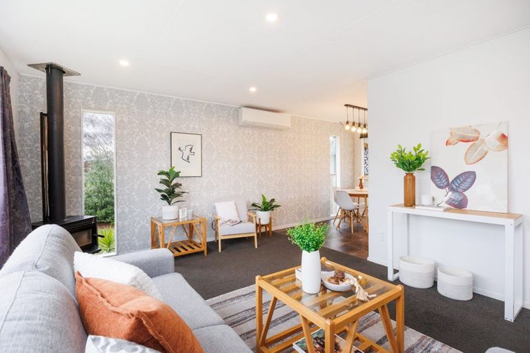 Photo of property in 18 Cumberland Place, Kelvin Grove, Palmerston North, 4414