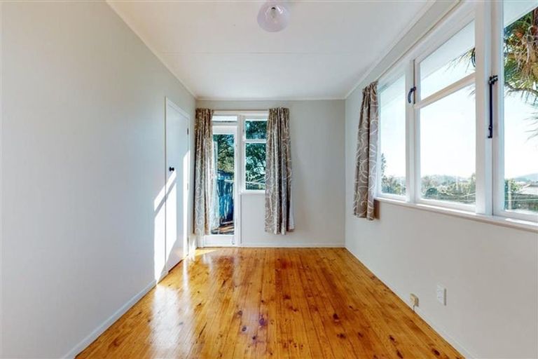 Photo of property in 14 Surprise Place, Cannons Creek, Porirua, 5024
