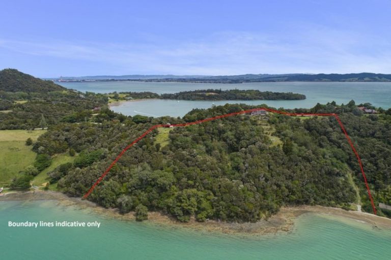 Photo of property in 90 Tahunatapu Road, Parua Bay, Whangarei, 0174