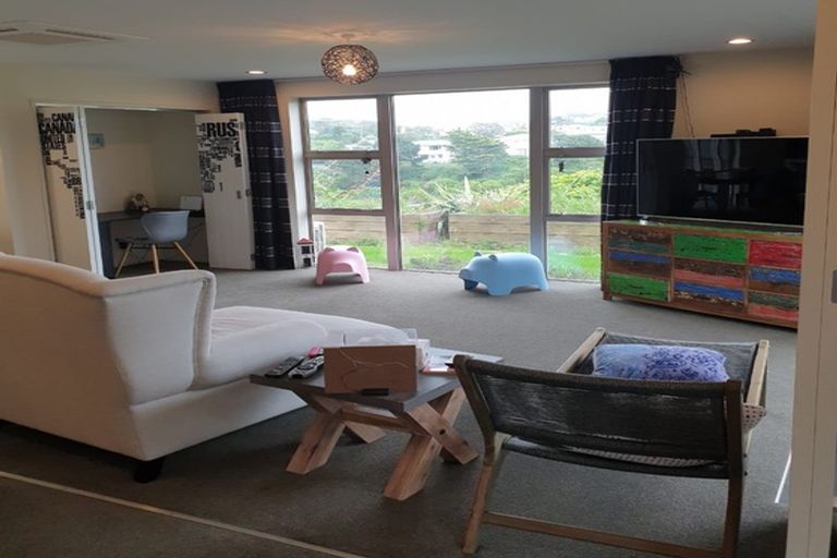 Photo of property in 24 Cresswell Place, Johnsonville, Wellington, 6037