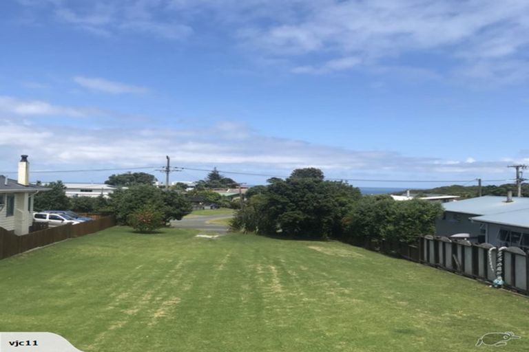 Photo of property in 9 Kelly Street, Baylys Beach, 0377