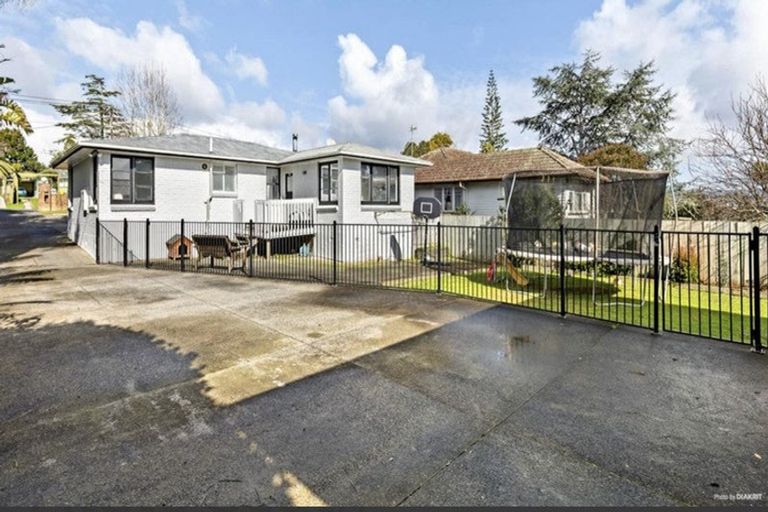 Photo of property in 15 Amberley Avenue, Te Atatu South, Auckland, 0610