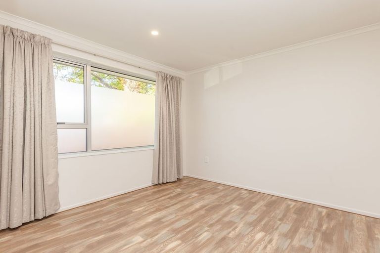 Photo of property in 2/104 Picton Avenue, Riccarton, Christchurch, 8011