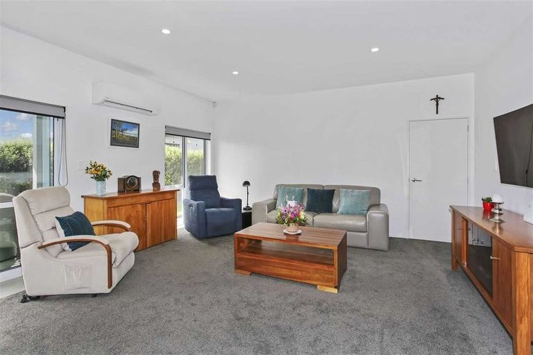 Photo of property in 76a Wellington Street, Pukekohe, 2120