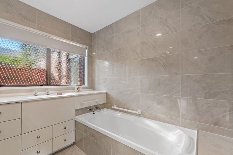 Photo of property in 2/62 Murray Place, St Albans, Christchurch, 8014