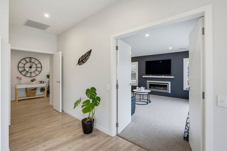 Photo of property in 18 Petrel Close, Paraparaumu Beach, Paraparaumu, 5032