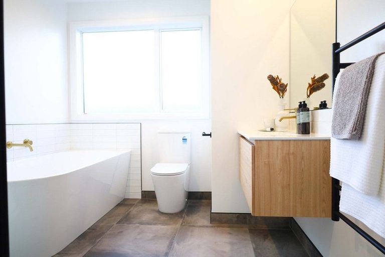 Photo of property in 92 Freedom Drive, Kelvin Grove, Palmerston North, 4470