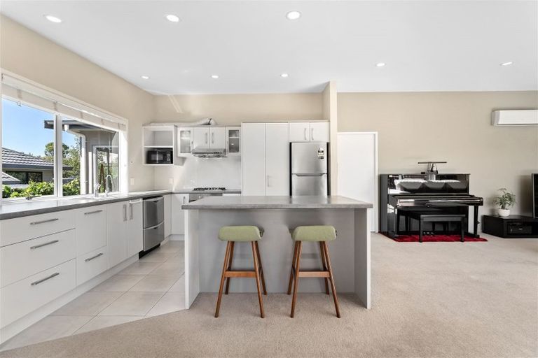 Photo of property in 28a Sycamore Drive, Sunnynook, Auckland, 0620