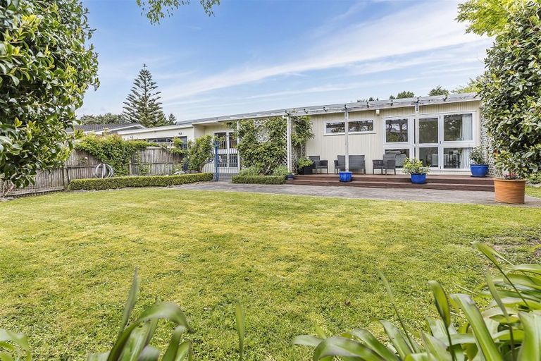 Photo of property in 142 Kahu Road, Paremata, Porirua, 5024