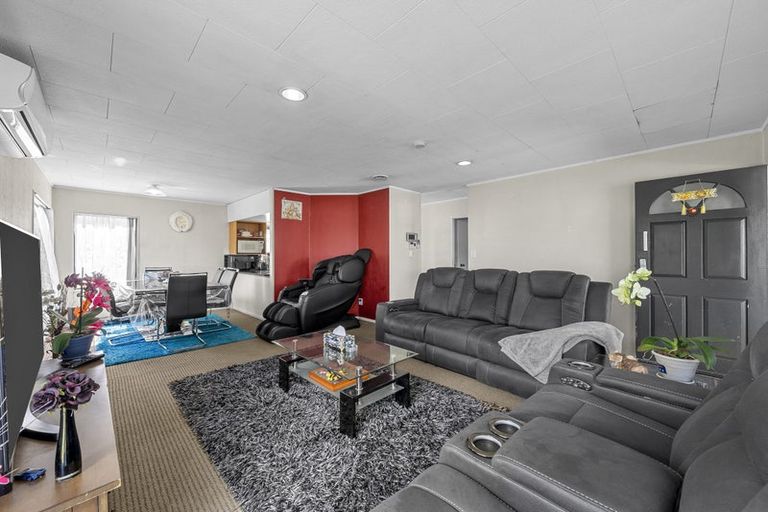 Photo of property in 1/34 Rosemead Place, Randwick Park, Auckland, 2105