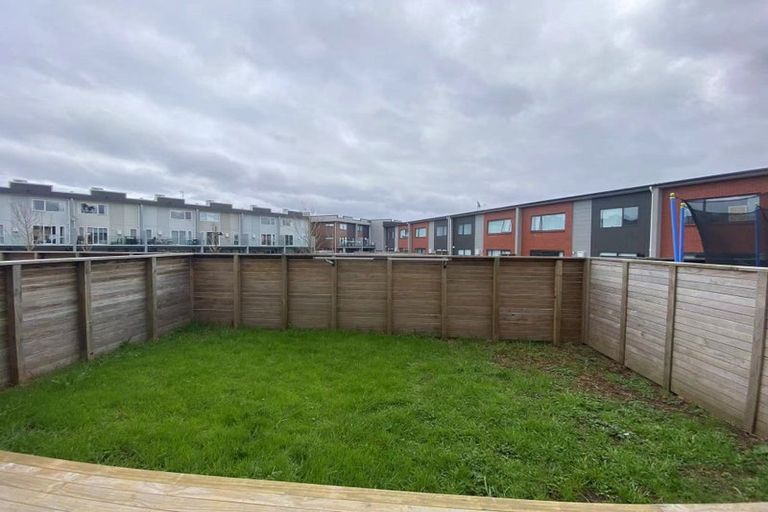 Photo of property in 50 Bordeaux Parade, Te Atatu South, Auckland, 0610