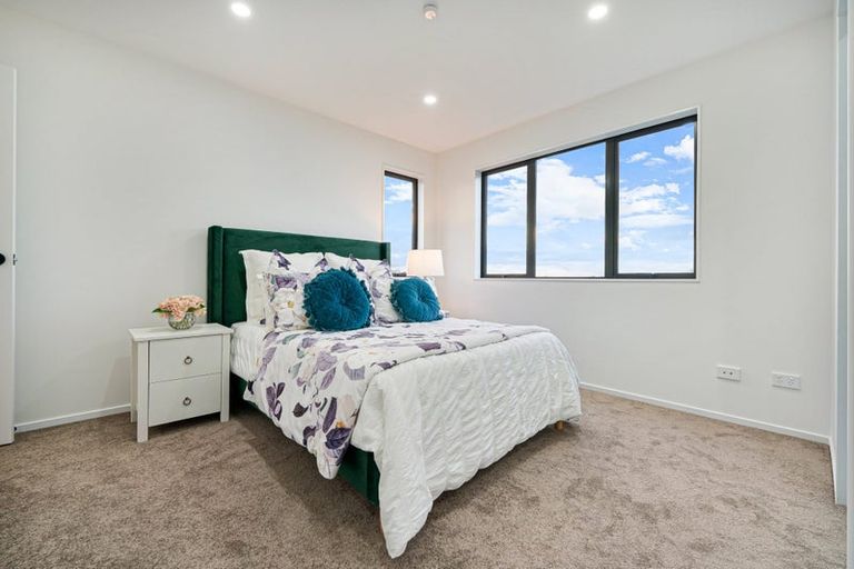 Photo of property in 21e Laura Street, Kelston, Auckland, 0602