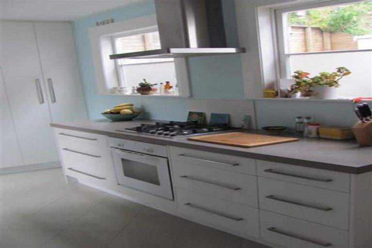 Photo of property in 2 Melrose Crescent, Melrose, Wellington, 6023