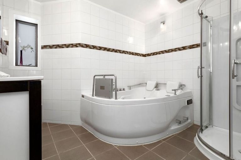 Photo of property in 5 Saint Benets Place, Tawa, Wellington, 5028