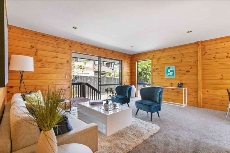 Photo of property in 39 Catalina Crescent, Forrest Hill, Auckland, 0620