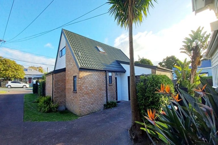 Photo of property in 1/7 Victor Street, Avondale, Auckland, 1026