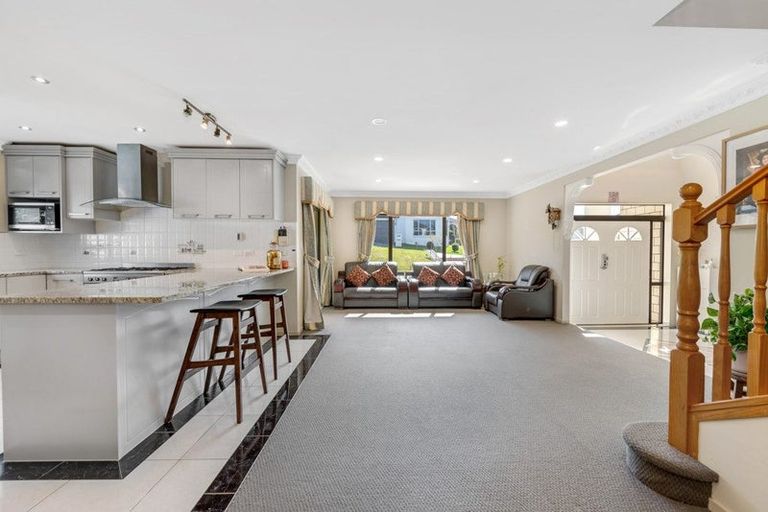 Photo of property in 26 Chateau Rise, Flat Bush, Auckland, 2016