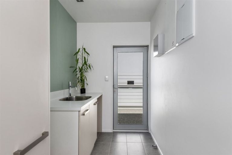 Photo of property in 15 Challenger Lane, Redcliffs, Christchurch, 8081