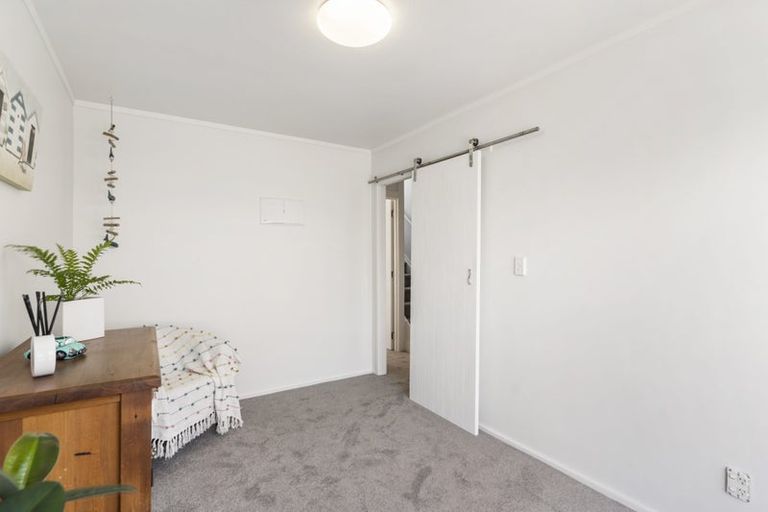 Photo of property in 2/25 Inverness Road, Browns Bay, Auckland, 0630