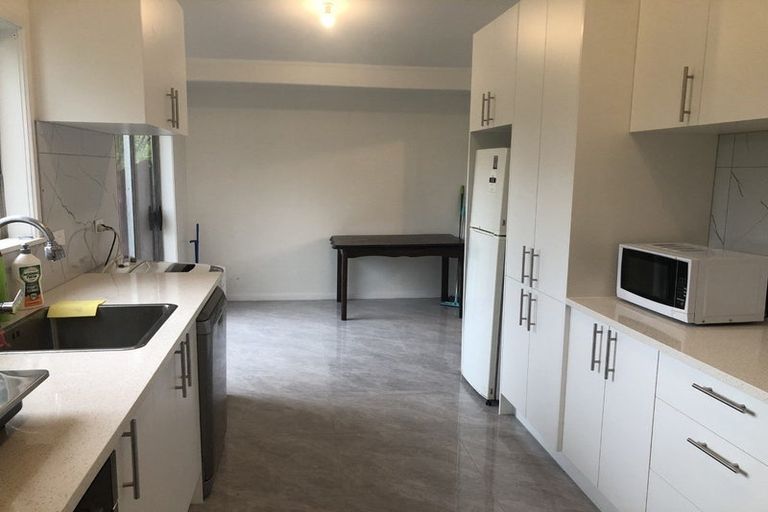 Photo of property in 2 Jonathan Place, Sunnynook, Auckland, 0620