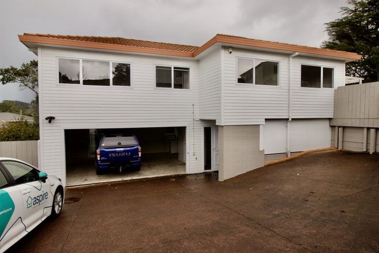 Photo of property in 88 Lantana Road, Green Bay, Auckland, 0604