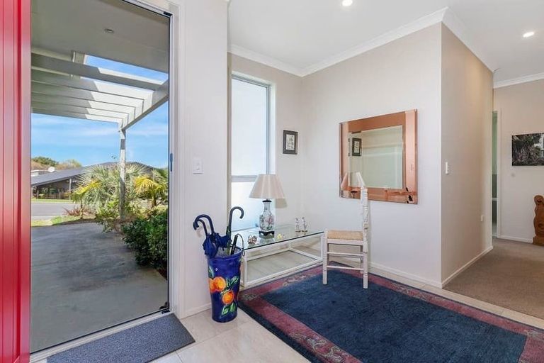 Photo of property in 5 Laly Haddon Place, Matakana, Warkworth, 0985