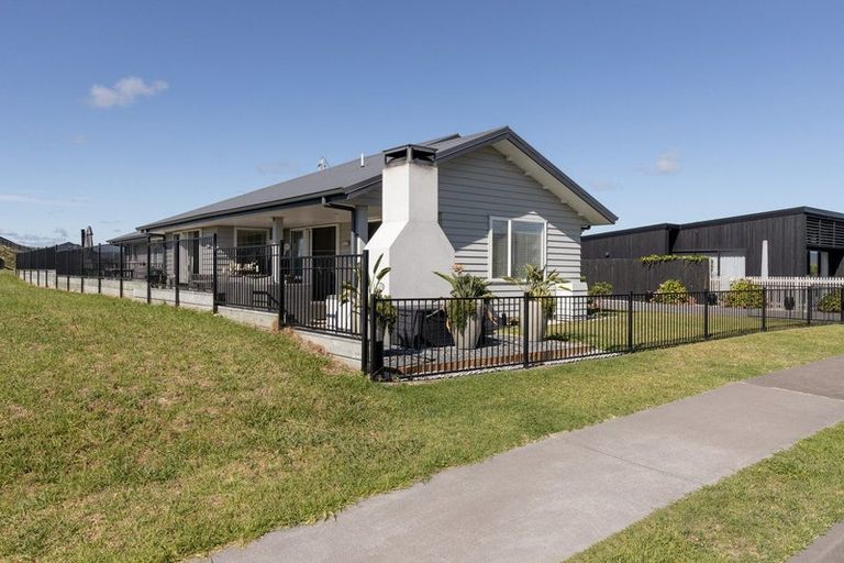 Photo of property in 30 Ridge Drive, Omokoroa, 3114