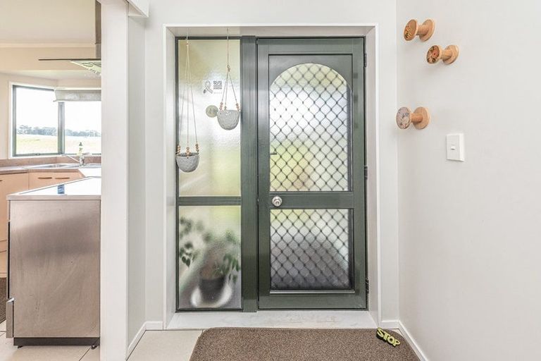 Photo of property in 15 Rangitatau Road West, Pakaraka, Wanganui, 4574