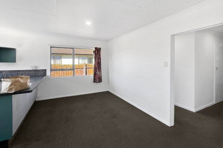 Photo of property in 11 Colonial Place, Kelvin Grove, Palmerston North, 4414