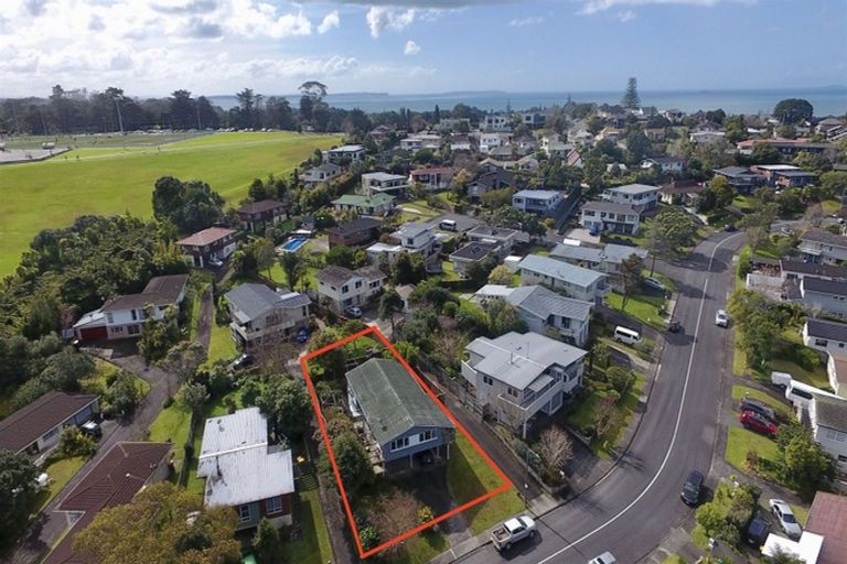 Photo of property in 82 Ravenwood Drive, Forrest Hill, Auckland, 0620